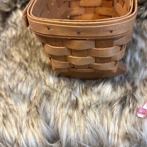 Longaberger burger cradle basket. Very hard to find an excellent conditioned. - Picture 2 of 5